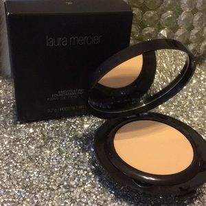 Laura Mercier Smooth finish foundation powder